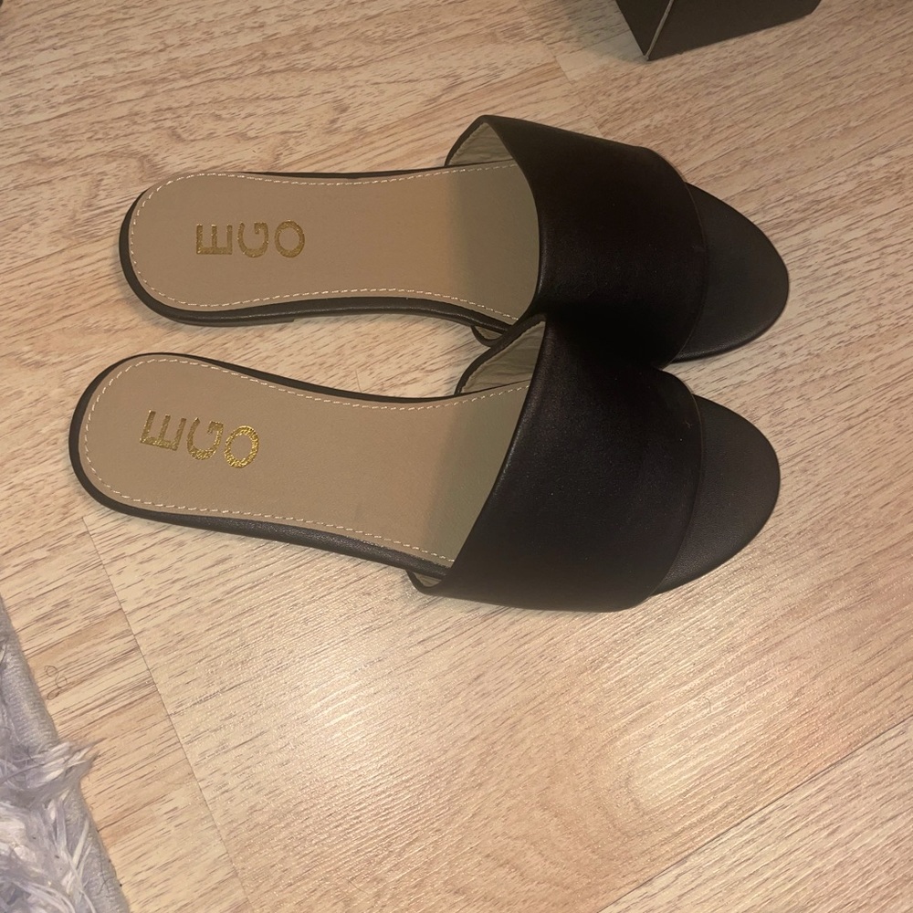 Women’s size 9 wide width slide sandal